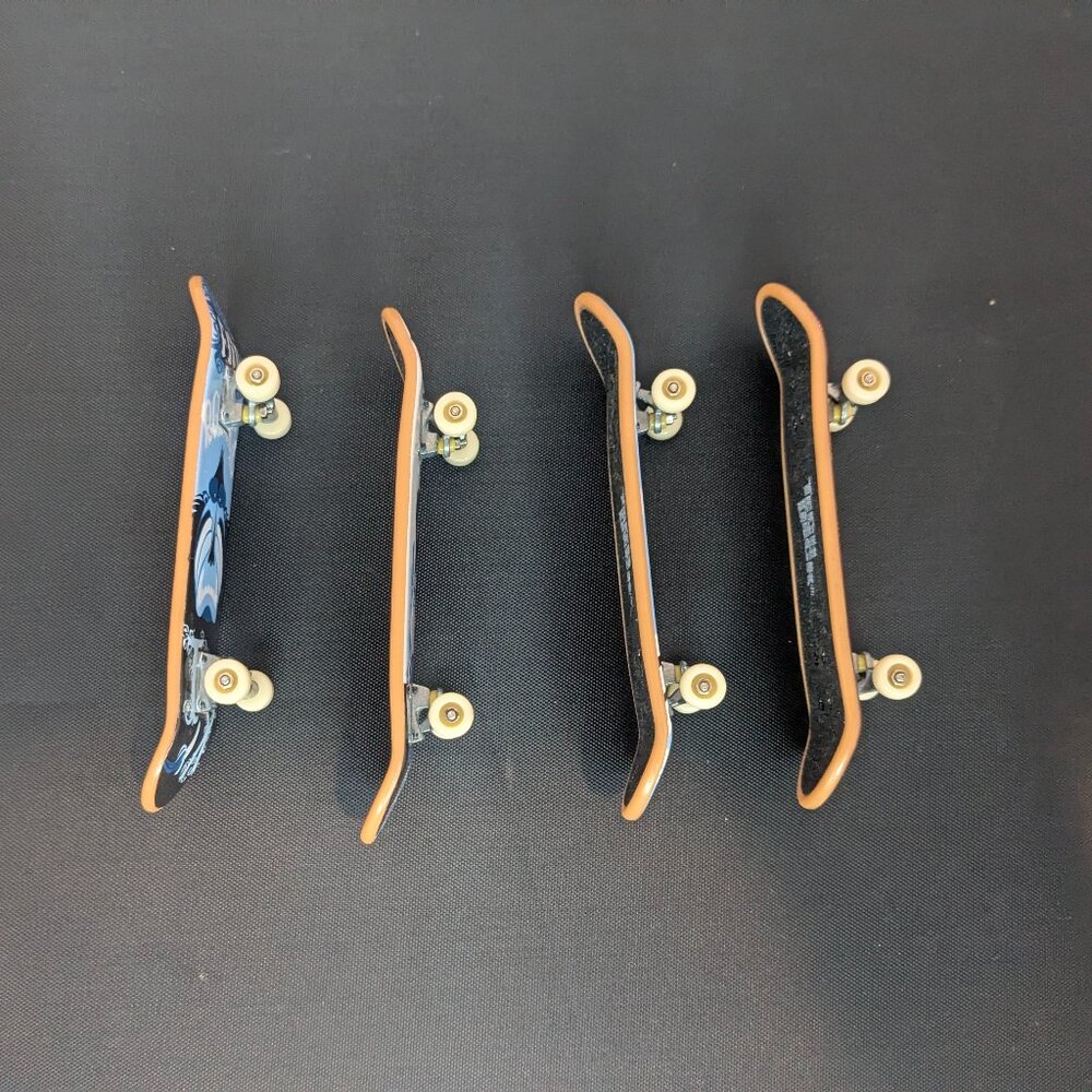4 Tech Deck Fingerboards - Picture 3 of 7